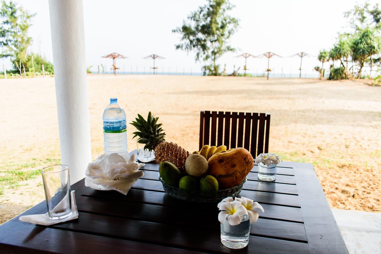 Ladja Beach Resort Ambalantota Eksteriør billede