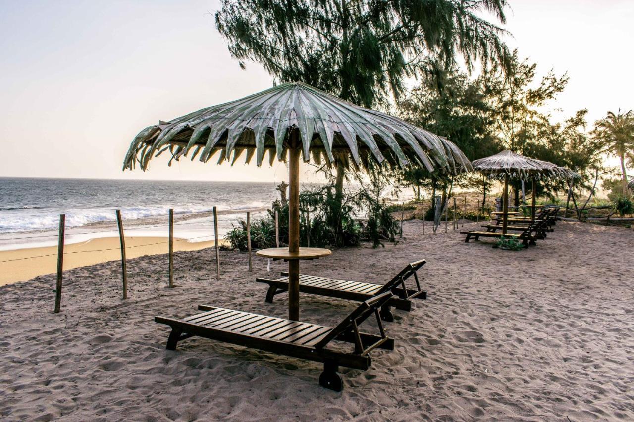 Ladja Beach Resort Ambalantota Eksteriør billede