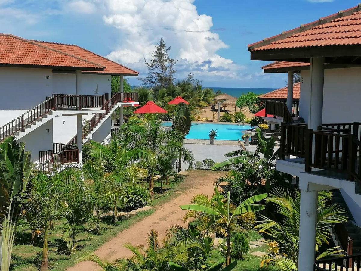 Ladja Beach Resort Ambalantota Eksteriør billede